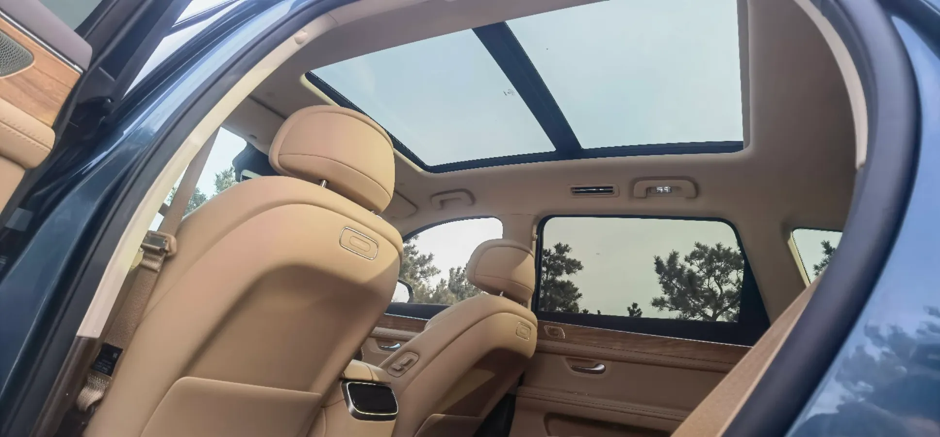 2024 AITO AITO M7 1.5T 152HP L4 REEV 42KWH,autocango,china used car exporter,china ev exporter,chinese used car exporter,chinese used ev exporter