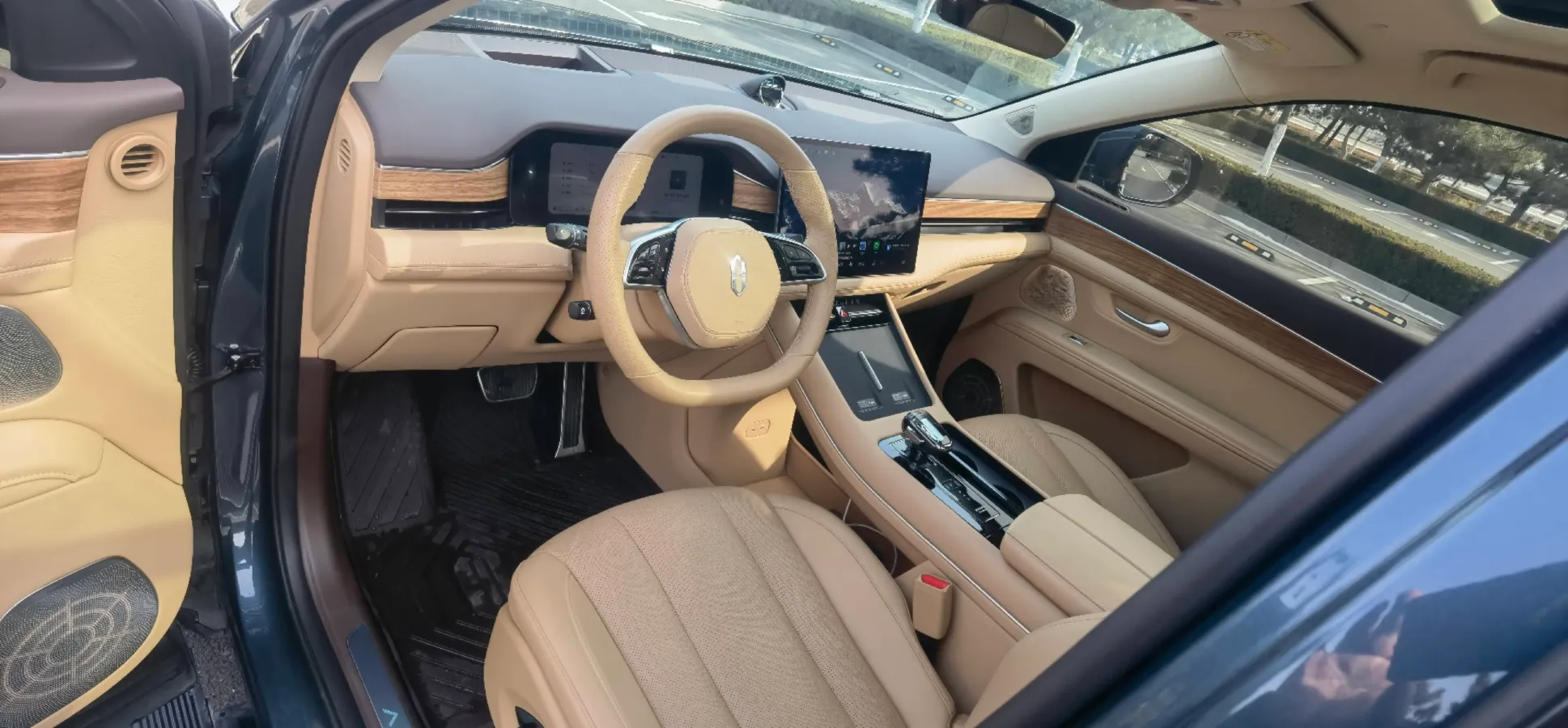 2024 AITO AITO M7 1.5T 152HP L4 REEV 42KWH,autocango,china used car exporter,china ev exporter,chinese used car exporter,chinese used ev exporter