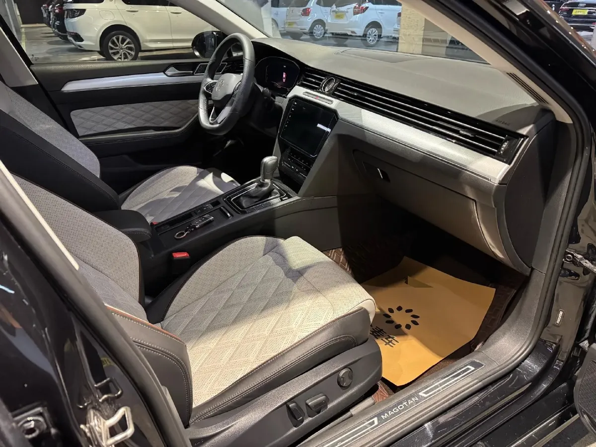 2023 Volkswagen Magotan 2.0T 186HP L4 7DCT,autocango,china used car exporter,china ev exporter,chinese used car exporter,chinese used ev exporter