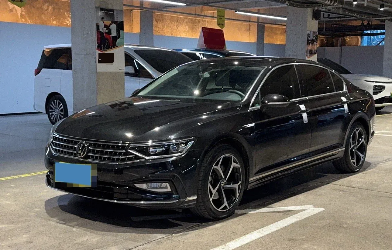 2023 Volkswagen Magotan 2.0T 186HP L4 7DCT,autocango,china used car exporter,china ev exporter,chinese used car exporter,chinese used ev exporter