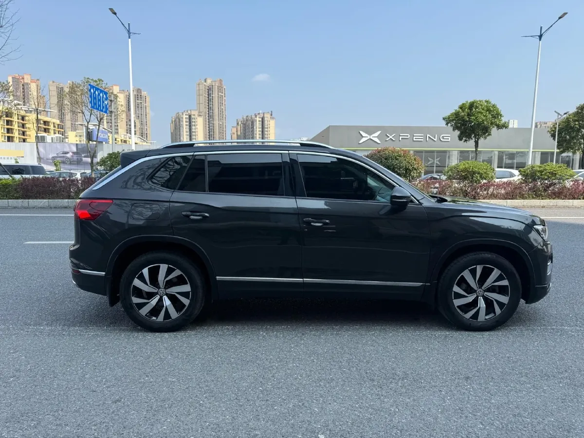 2019 Jeep Cherokee 2.0T 234HP L4 9AT,autocango,china used car exporter,china ev exporter,chinese used car exporter,chinese used ev exporter