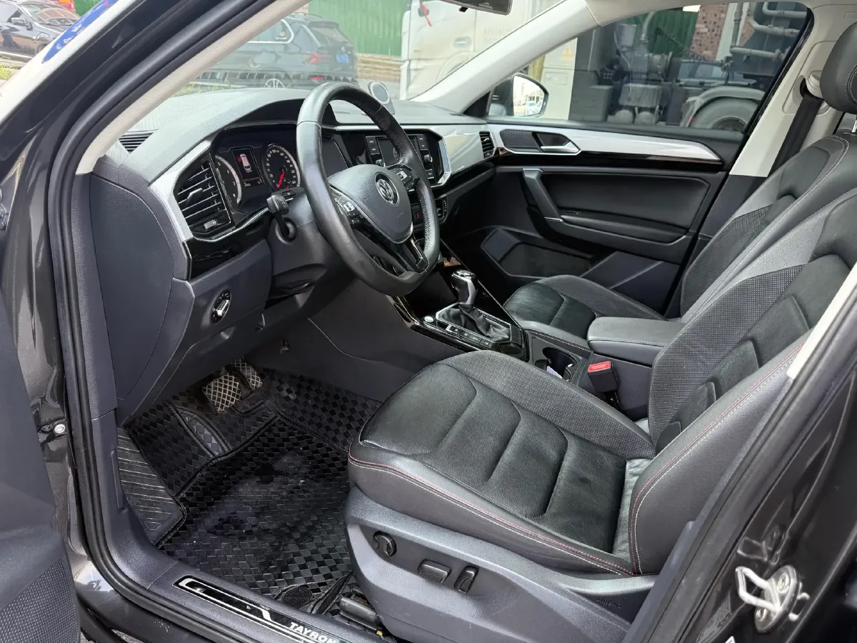 2019 Jeep Cherokee 2.0T 234HP L4 9AT,autocango,china used car exporter,china ev exporter,chinese used car exporter,chinese used ev exporter