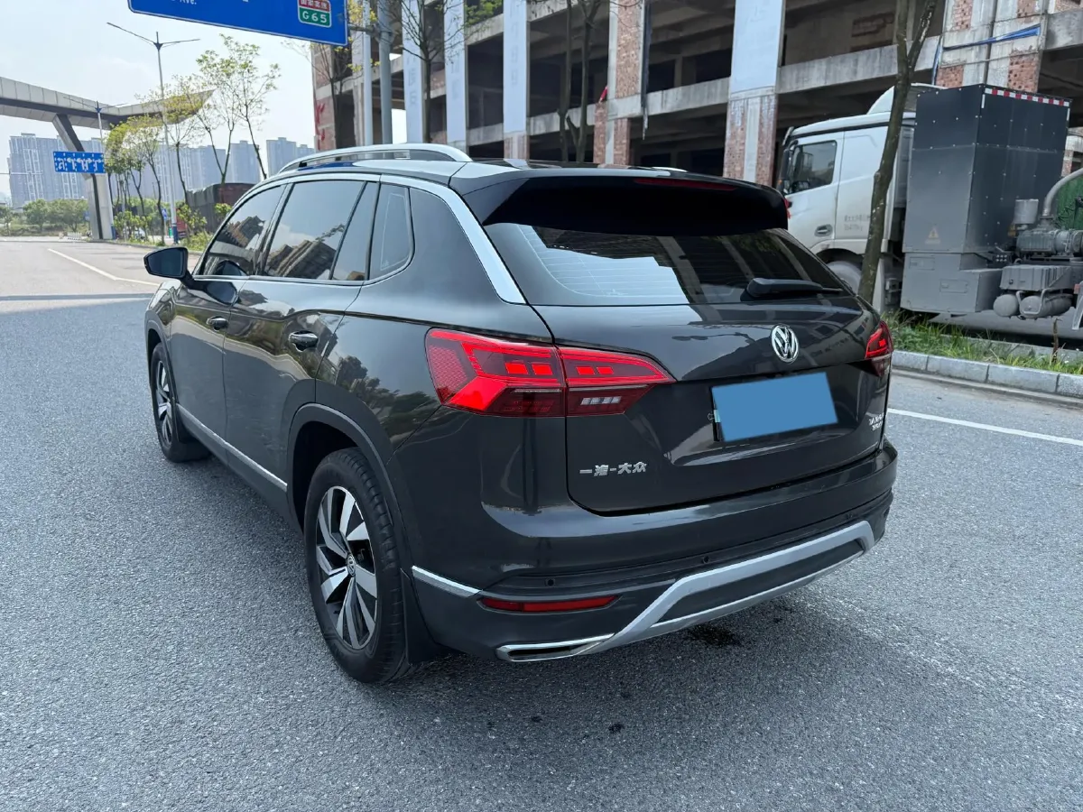 2019 Jeep Cherokee 2.0T 234HP L4 9AT,autocango,china used car exporter,china ev exporter,chinese used car exporter,chinese used ev exporter