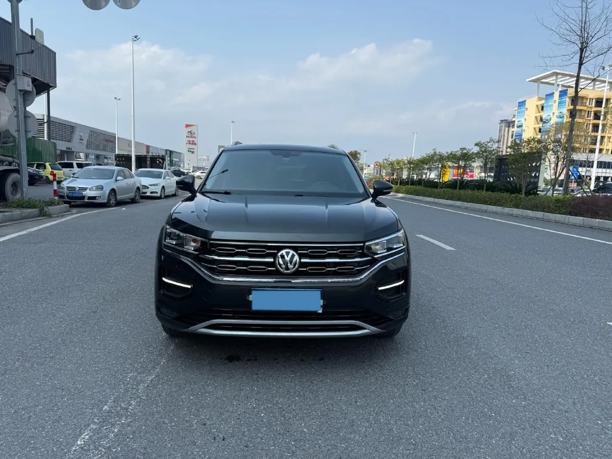 2019 Jeep Cherokee 2.0T 234HP L4 9AT,autocango,china used car exporter,china ev exporter,chinese used car exporter,chinese used ev exporter