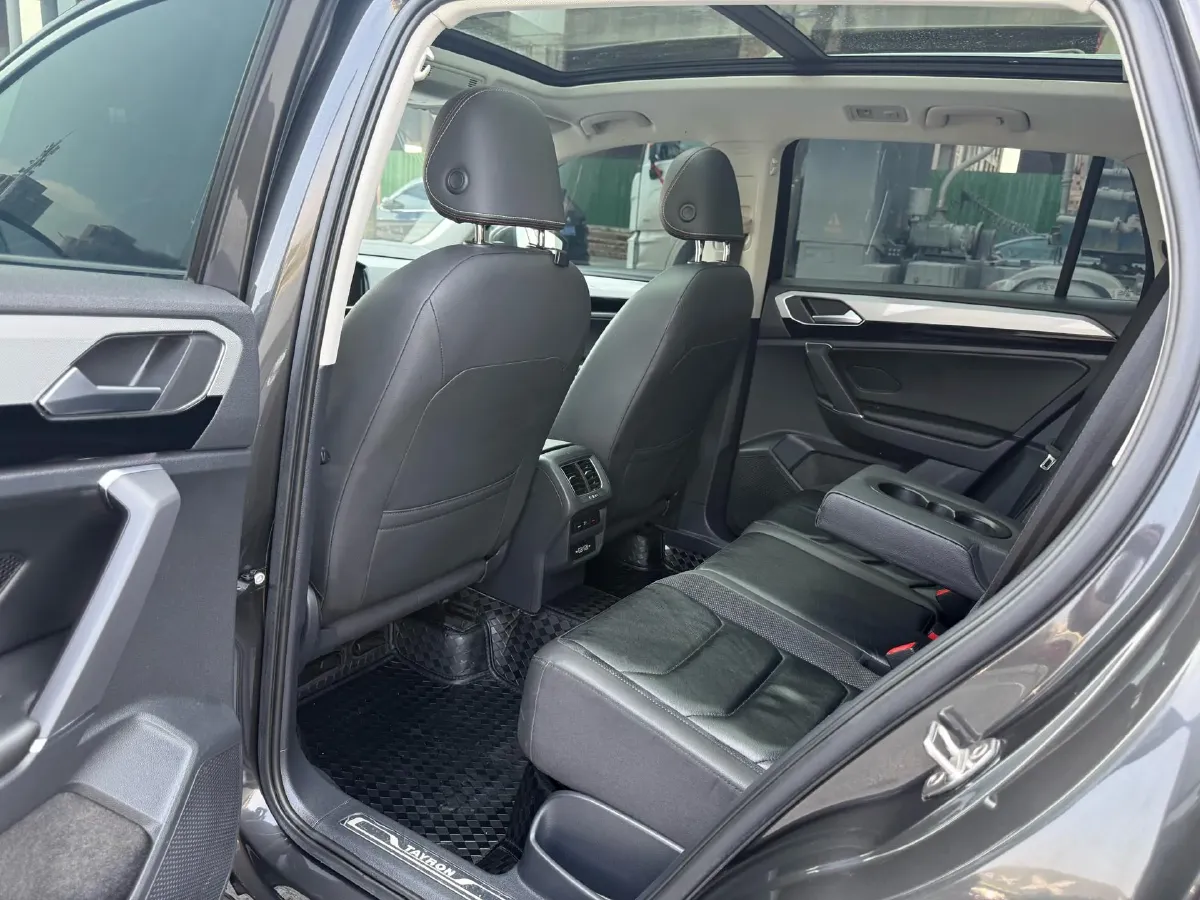 2019 Jeep Cherokee 2.0T 234HP L4 9AT,autocango,china used car exporter,china ev exporter,chinese used car exporter,chinese used ev exporter