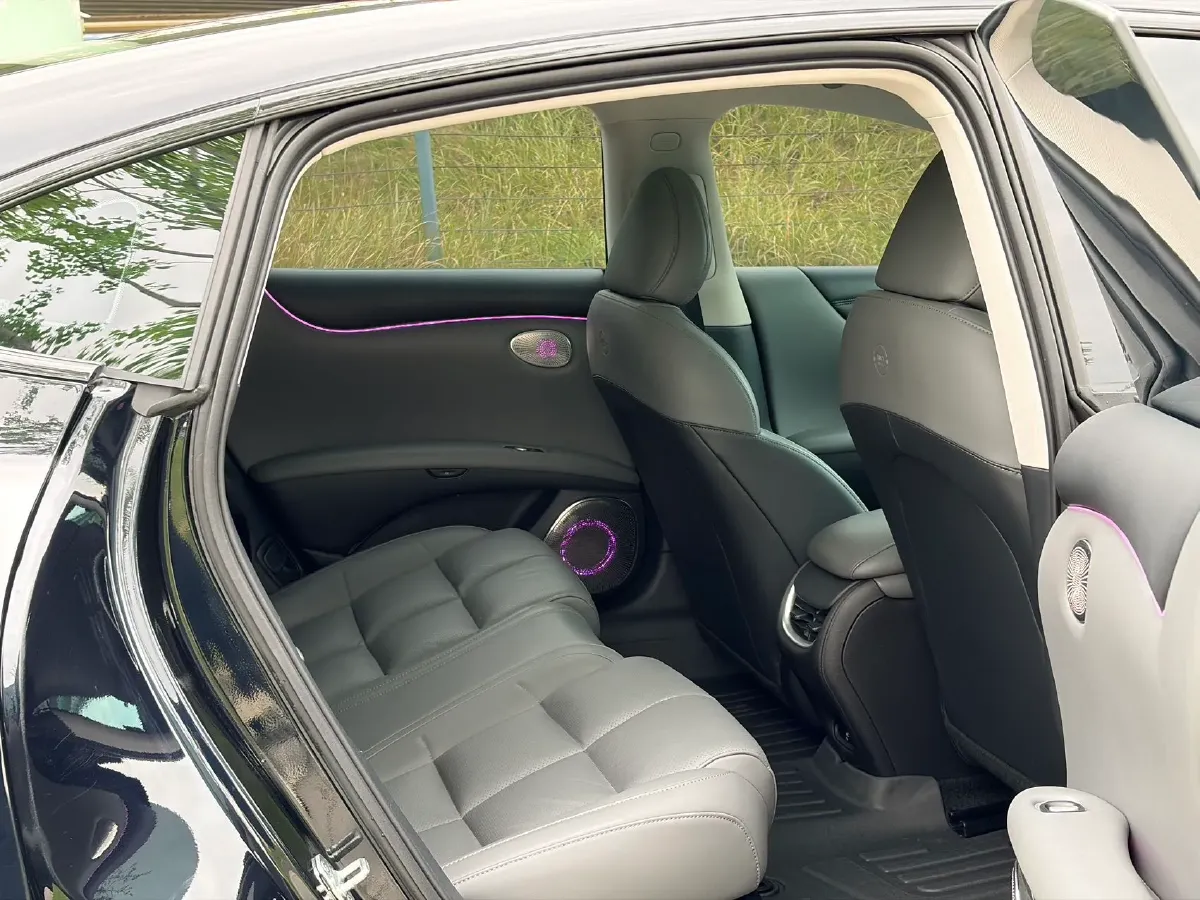 2024 IM L6 BEV 100KWH,autocango,china used car exporter,china ev exporter,chinese used car exporter,chinese used ev exporter