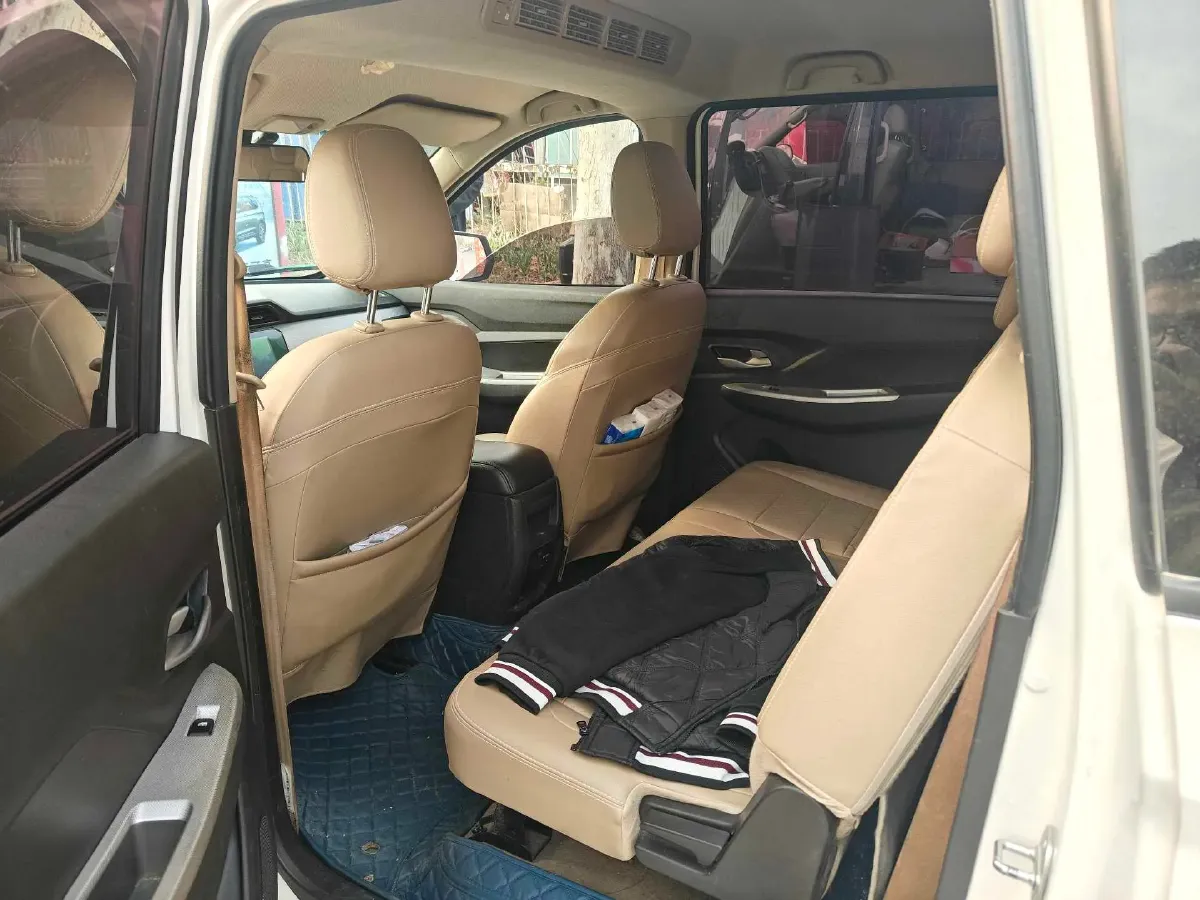 2021 WuLing HongGuang 1.5L 99HP L4 6MT,autocango,china used car exporter,china ev exporter,chinese used car exporter,chinese used ev exporter