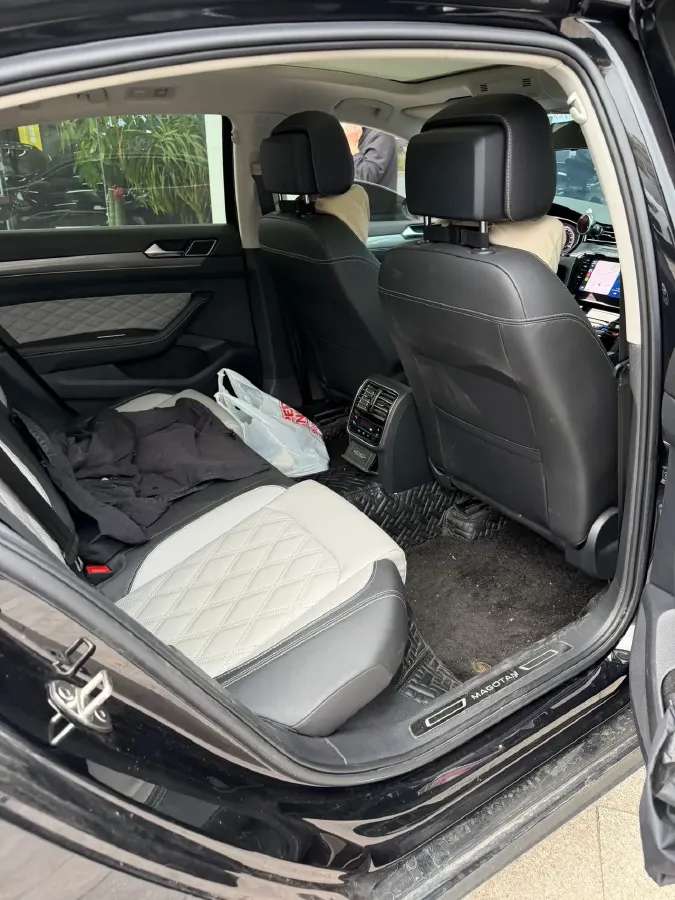 2023 Volkswagen Magotan 2.0T 186HP L4 7DCT,autocango,china used car exporter,china ev exporter,chinese used car exporter,chinese used ev exporter