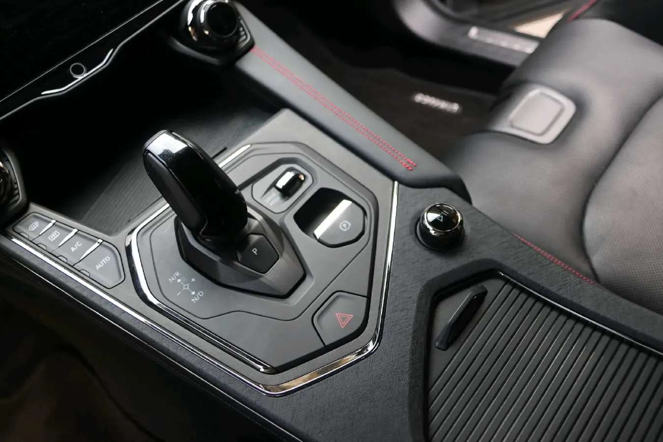 2023 Ford Transit 2.0T 143HP L4 9AT,autocango,china used car exporter,china ev exporter,chinese used car exporter,chinese used ev exporter