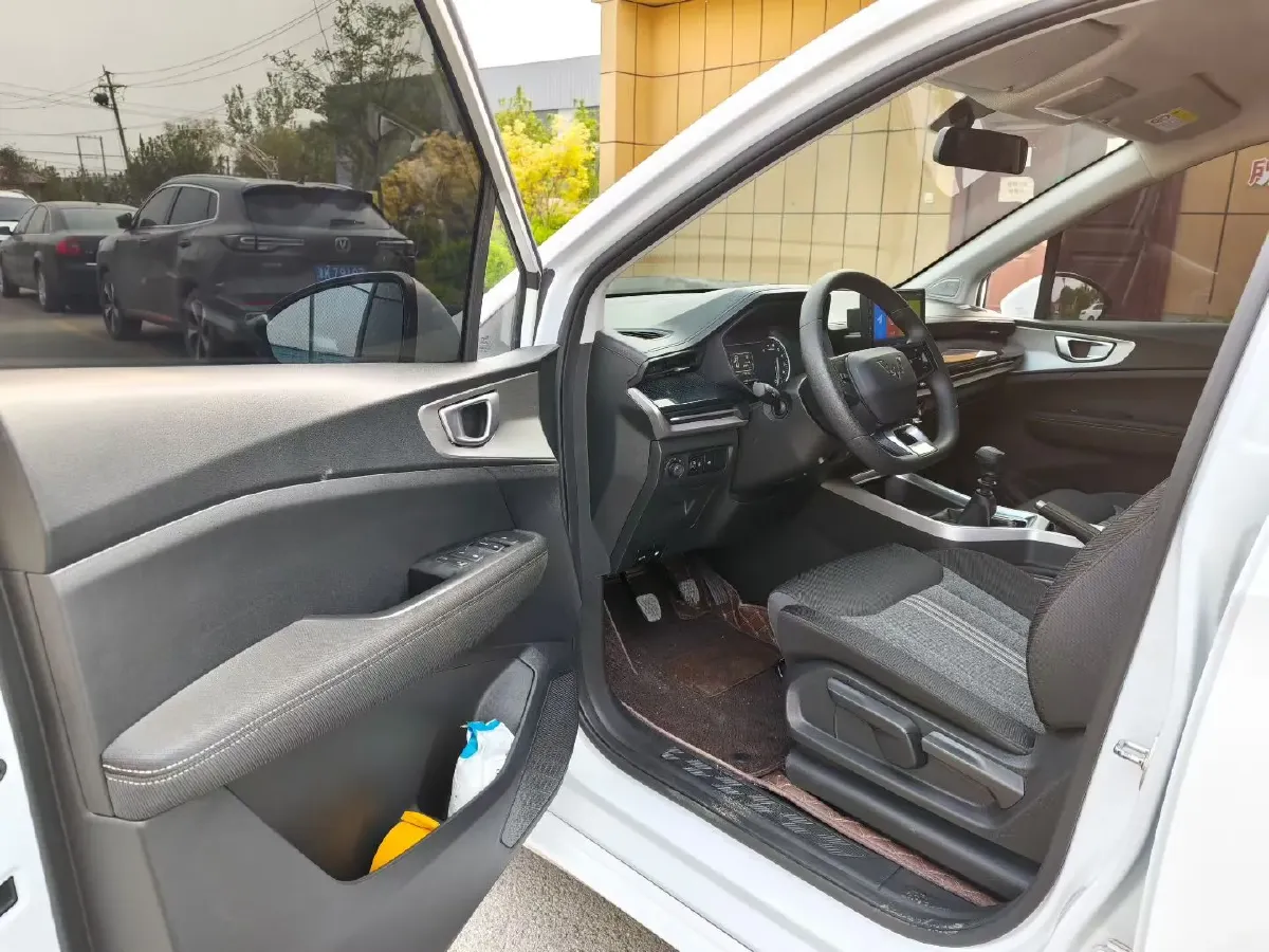 2022 WuLing ZhengChen 2.0L 136HP L4 6MT,autocango,china used car exporter,china ev exporter,chinese used car exporter,chinese used ev exporter