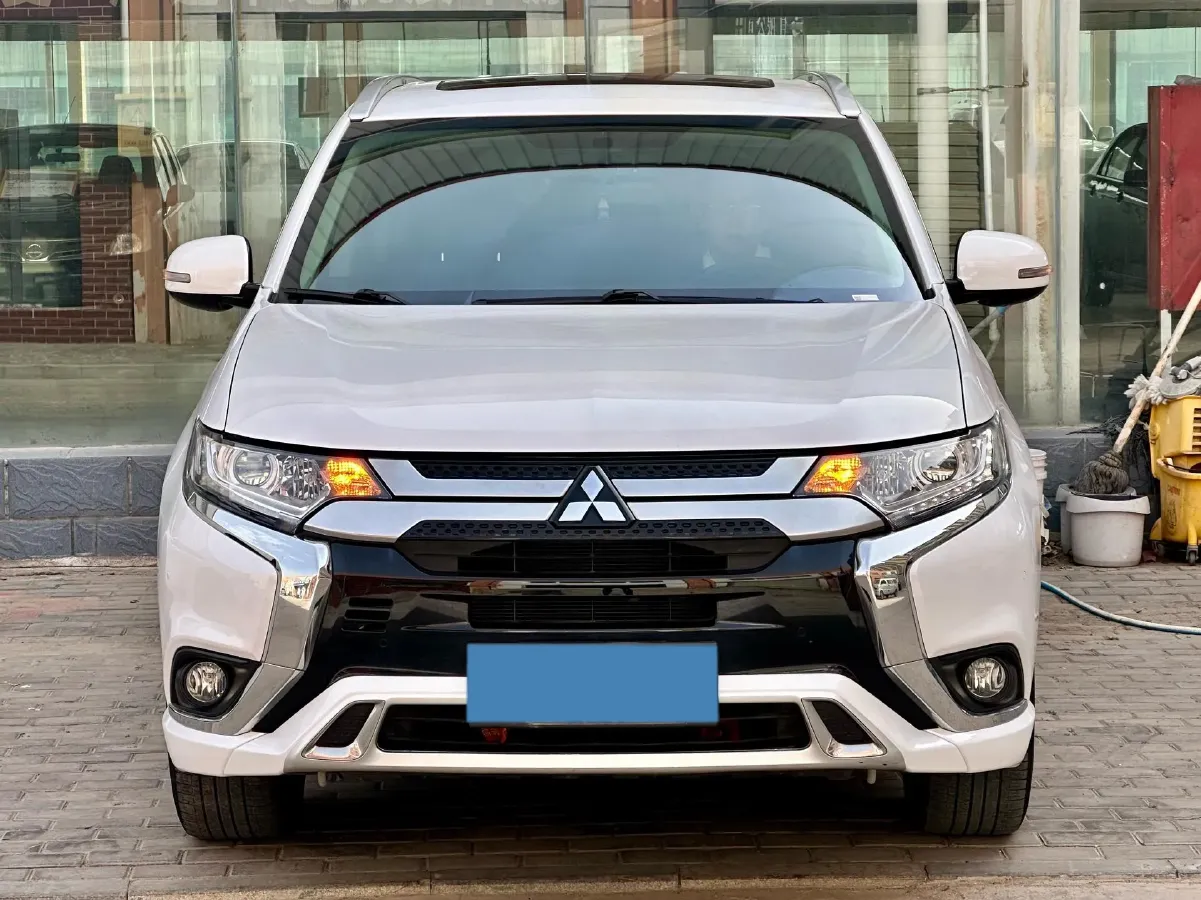2021 Mitsubishi Outlander 2.0L 166HP L4 CVT,autocango,china used car exporter,china ev exporter,chinese used car exporter,chinese used ev exporter