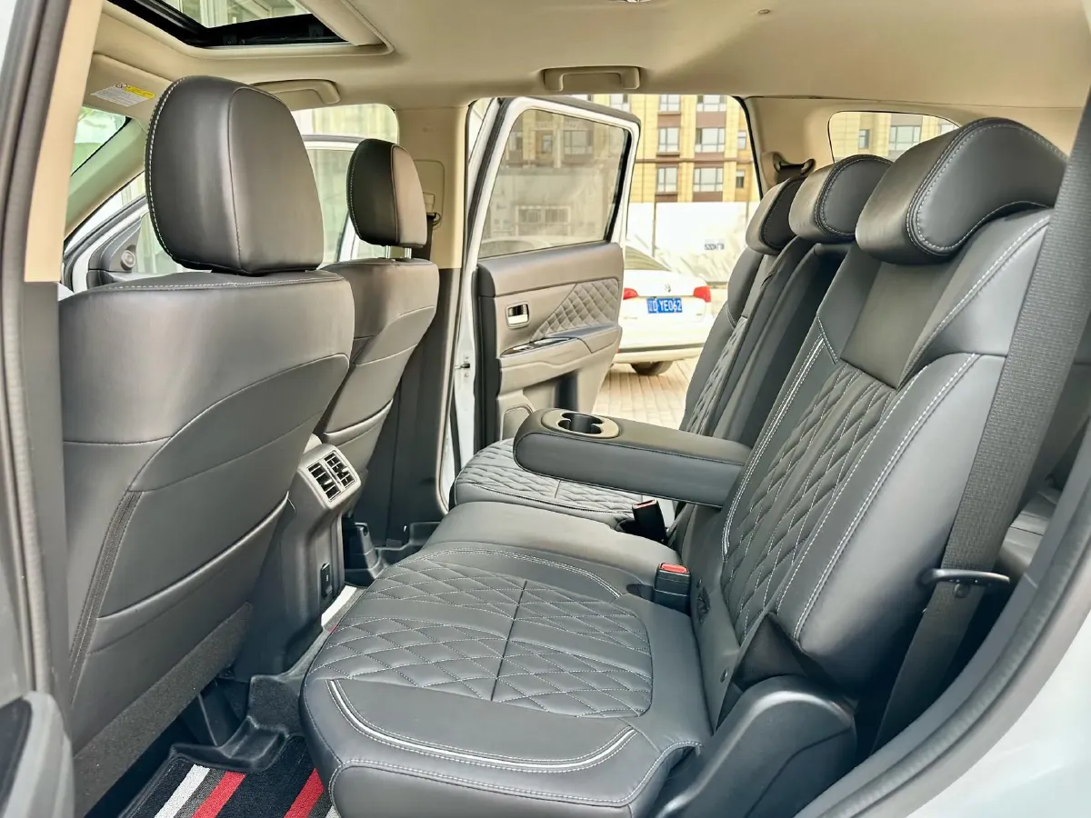 2021 Mitsubishi Outlander 2.0L 166HP L4 CVT,autocango,china used car exporter,china ev exporter,chinese used car exporter,chinese used ev exporter