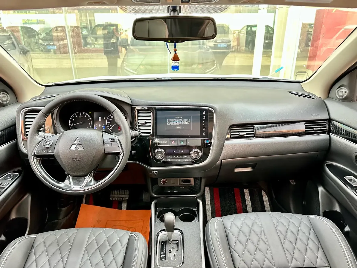 2021 Mitsubishi Outlander 2.0L 166HP L4 CVT,autocango,china used car exporter,china ev exporter,chinese used car exporter,chinese used ev exporter