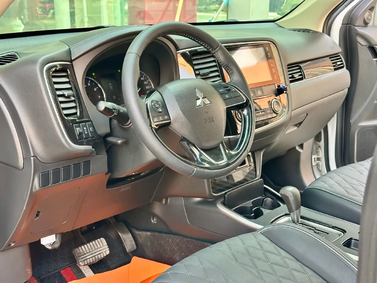 2021 Mitsubishi Outlander 2.0L 166HP L4 CVT,autocango,china used car exporter,china ev exporter,chinese used car exporter,chinese used ev exporter