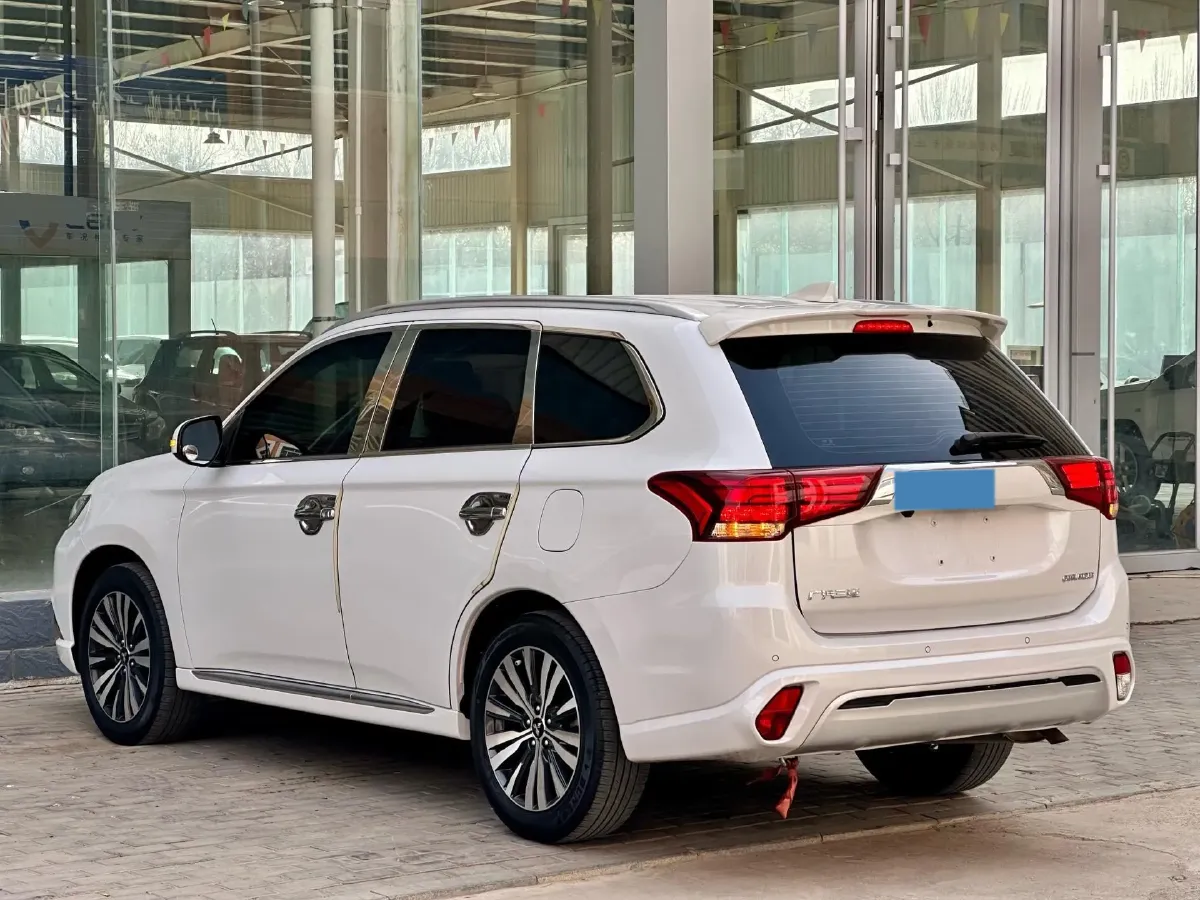 2021 Mitsubishi Outlander 2.0L 166HP L4 CVT,autocango,china used car exporter,china ev exporter,chinese used car exporter,chinese used ev exporter