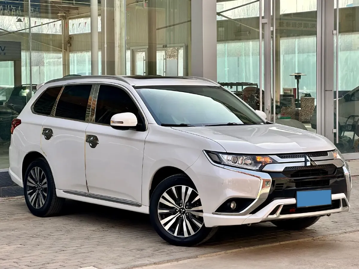 2021 Mitsubishi Outlander 2.0L 166HP L4 CVT,autocango,china used car exporter,china ev exporter,chinese used car exporter,chinese used ev exporter