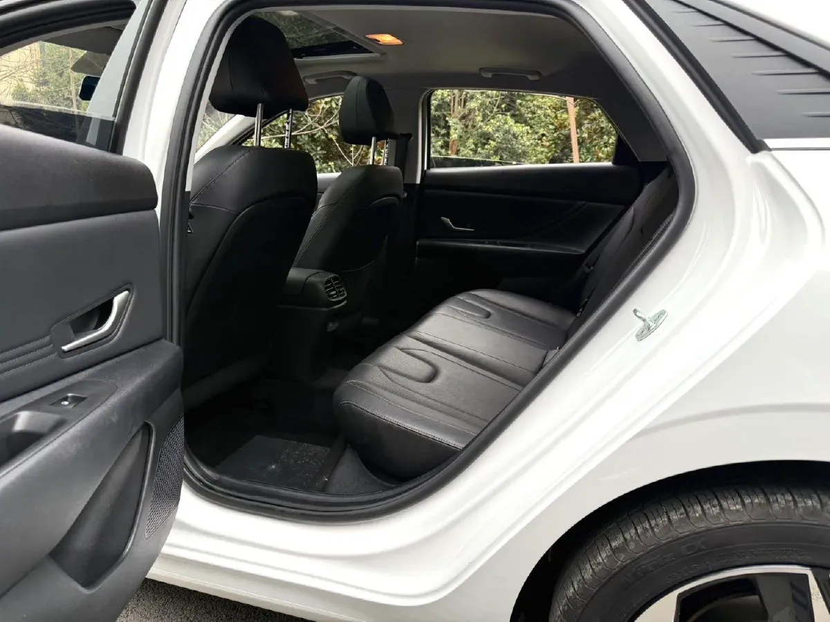 2021 Hyundai Elantra 1.5L 115HP L4 CVT,autocango,china used car exporter,china ev exporter,chinese used car exporter,chinese used ev exporter