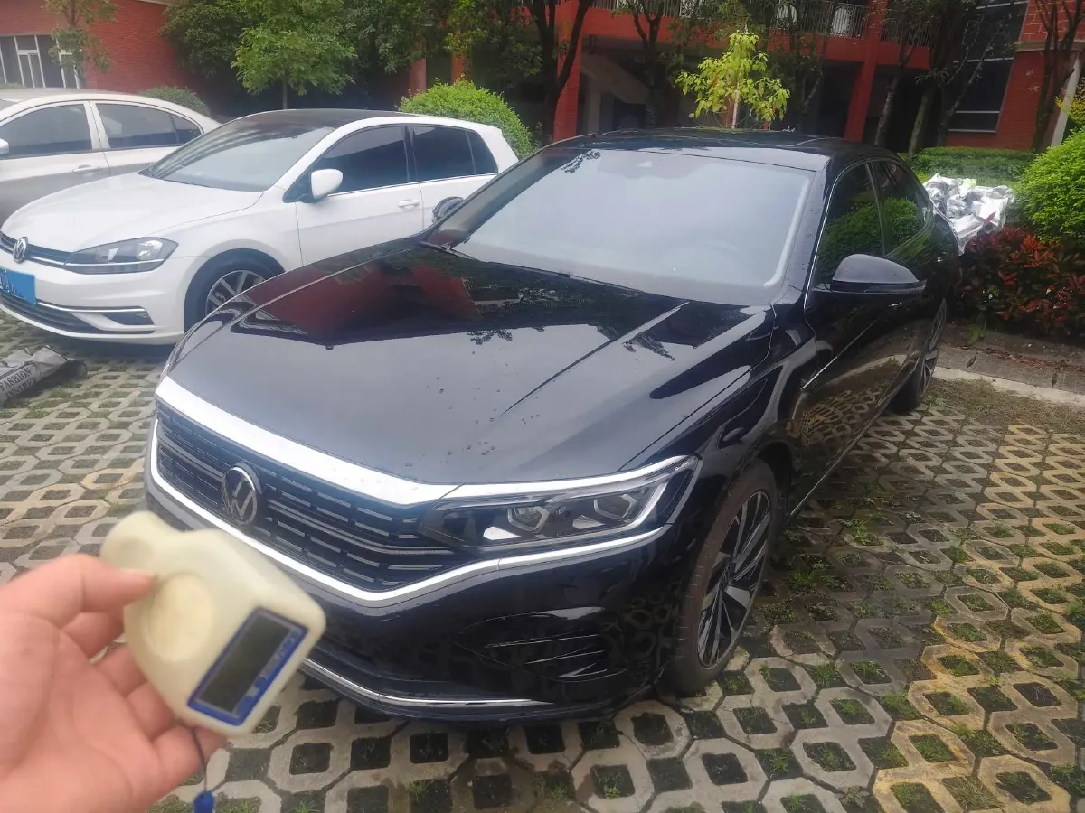 2024 Volkswagen Passat 2.0T 220HP L4 7DCT,autocango,china used car exporter,china ev exporter,chinese used car exporter,chinese used ev exporter