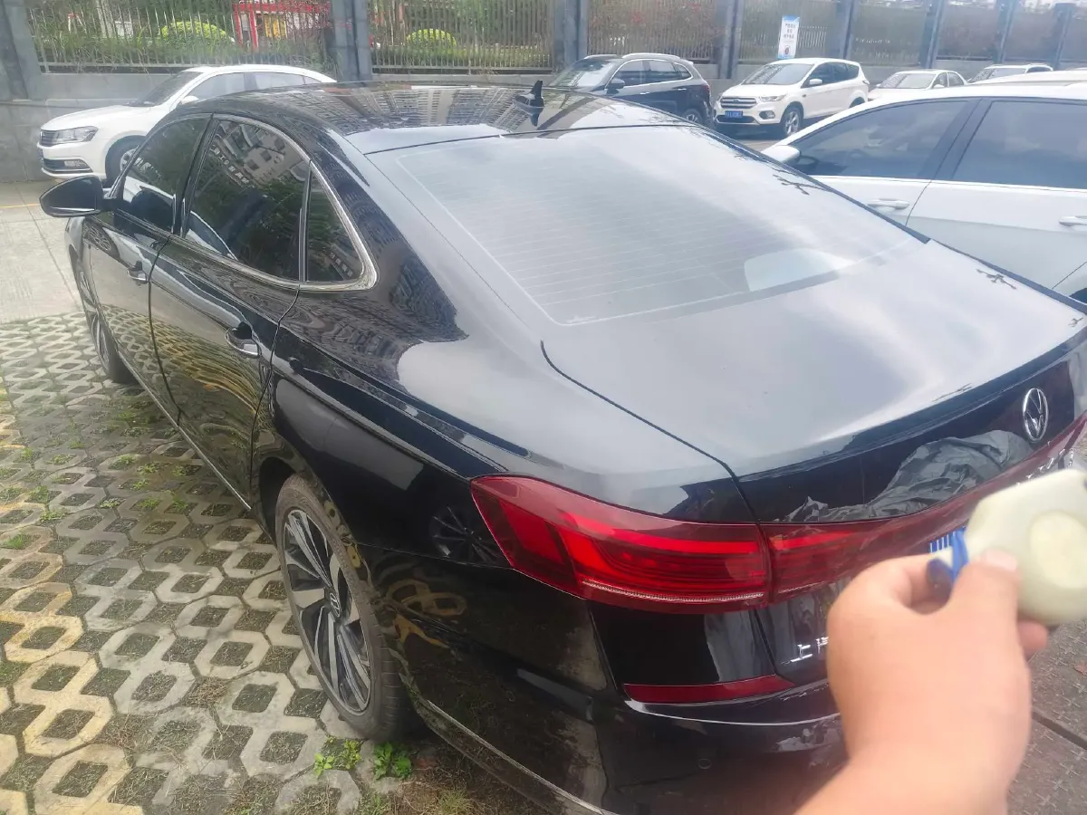 2024 Volkswagen Passat 2.0T 220HP L4 7DCT,autocango,china used car exporter,china ev exporter,chinese used car exporter,chinese used ev exporter