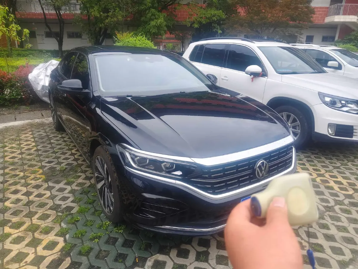 2024 Volkswagen Passat 2.0T 220HP L4 7DCT,autocango,china used car exporter,china ev exporter,chinese used car exporter,chinese used ev exporter