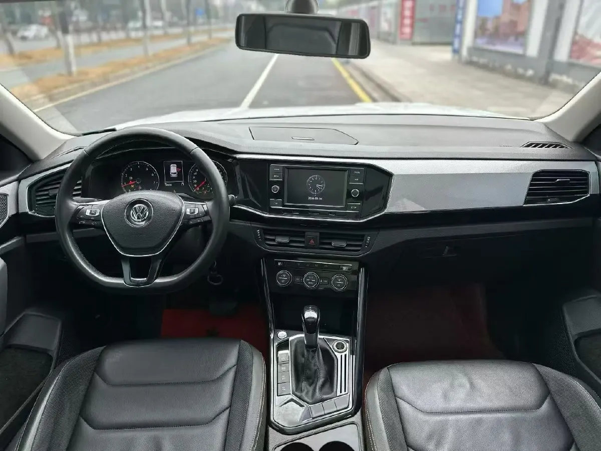 2019 MINI CLUBMAN 1.5T 102HP L3 6AT,autocango,china used car exporter,china ev exporter,chinese used car exporter,chinese used ev exporter