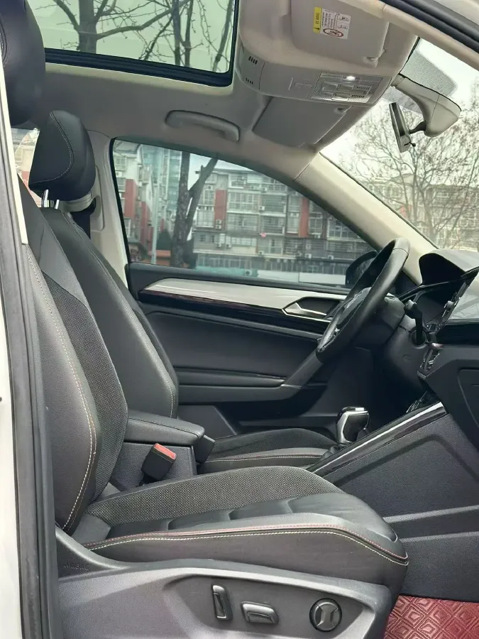 2019 MINI CLUBMAN 1.5T 102HP L3 6AT,autocango,china used car exporter,china ev exporter,chinese used car exporter,chinese used ev exporter