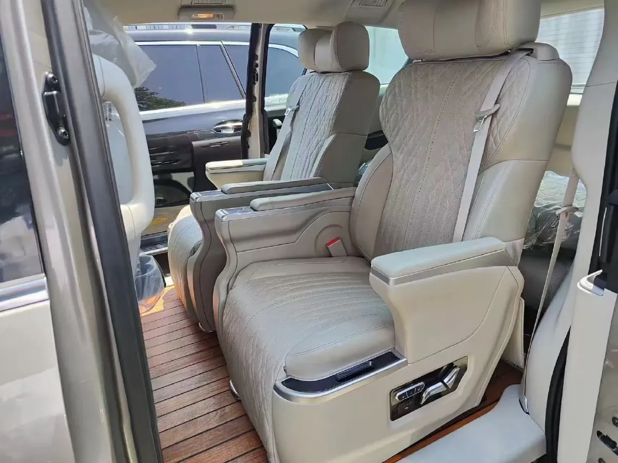 2023 Buick GL8 2.0T 237HP L4 9AT,autocango,china used car exporter,china ev exporter,chinese used car exporter,chinese used ev exporter