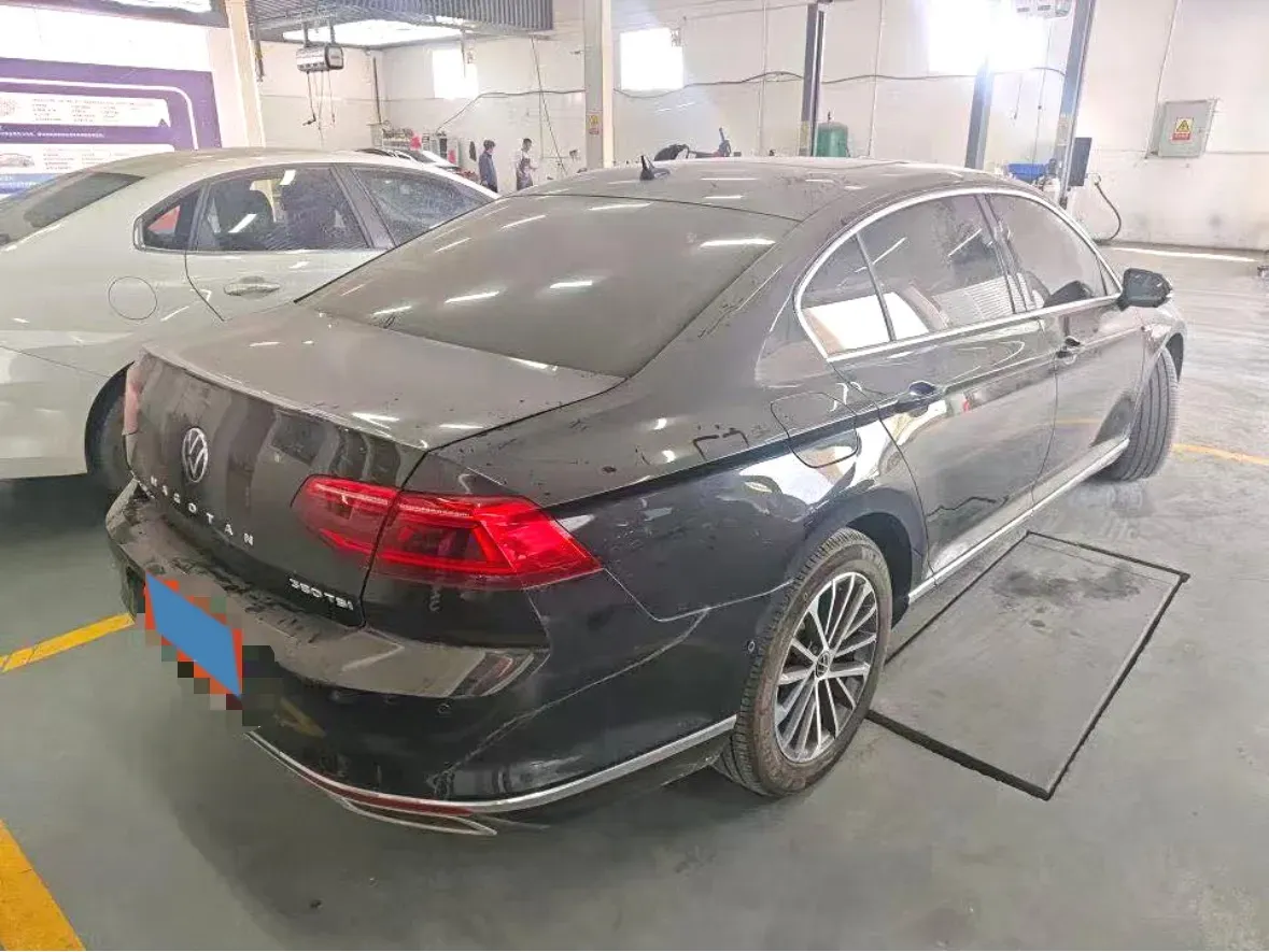 2020 Volkswagen Magotan 2.0T 220HP L4 7DCT,autocango,china used car exporter,china ev exporter,chinese used car exporter,chinese used ev exporter