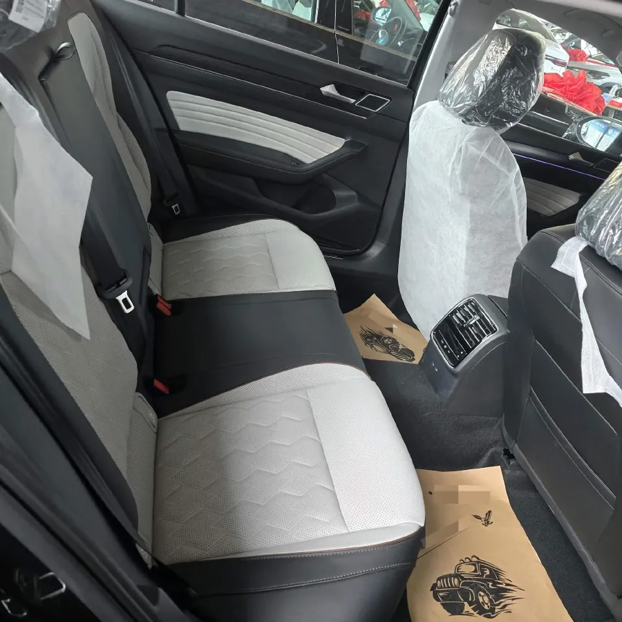 2026 Volkswagen Magotan 2.0T 220HP L4 7DCT,autocango,china used car exporter,china ev exporter,chinese used car exporter,chinese used ev exporter