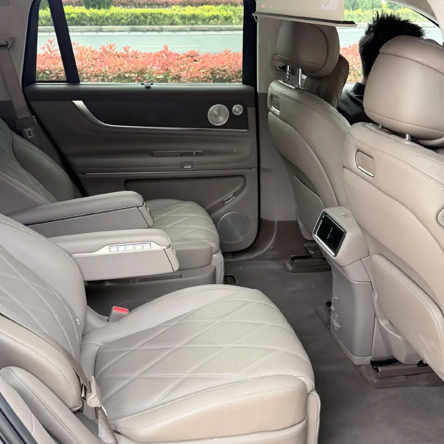 2025 AITO AITO M9 REEV 160HP REEV 52KWH,autocango,china used car exporter,china ev exporter,chinese used car exporter,chinese used ev exporter