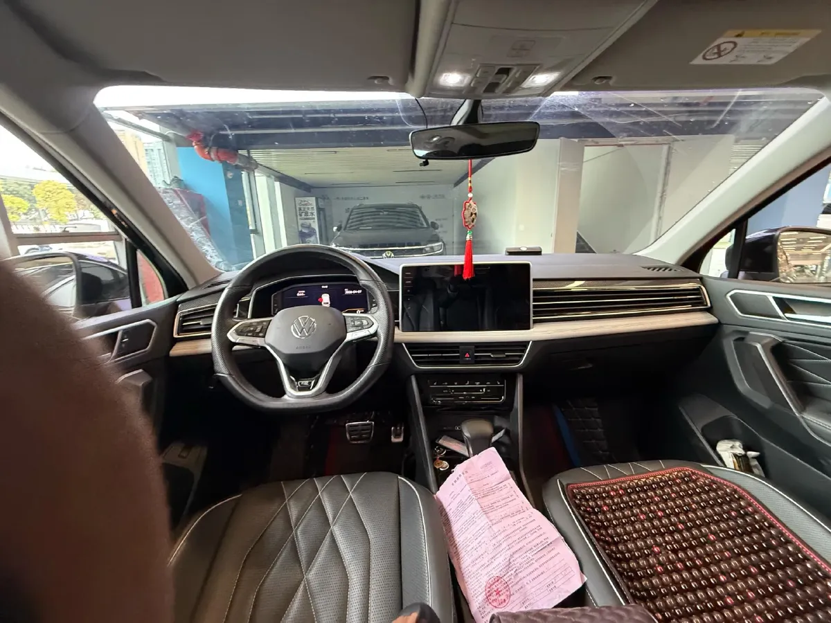 2024 Volkswagen Tiguan L 2.0T 186HP L4 7DCT,autocango,china used car exporter,china ev exporter,chinese used car exporter,chinese used ev exporter