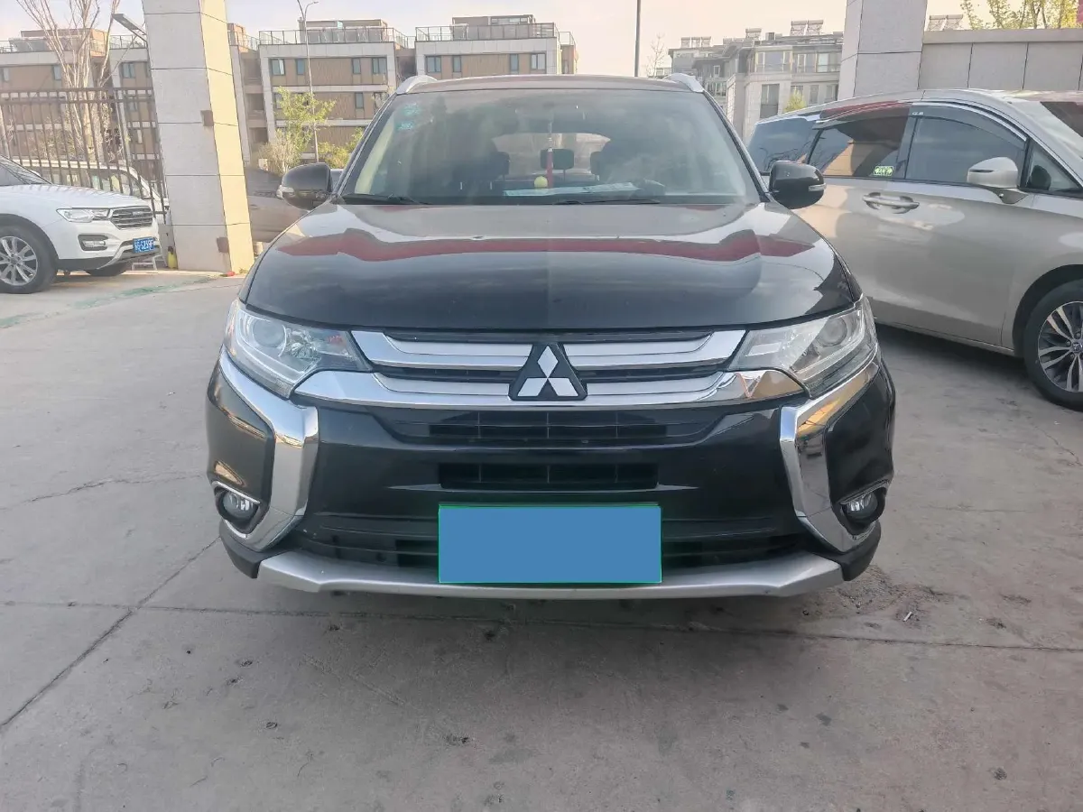 2018 Mitsubishi Outlander 2.0L 166HP L4 CVT,autocango,china used car exporter,china ev exporter,chinese used car exporter,chinese used ev exporter