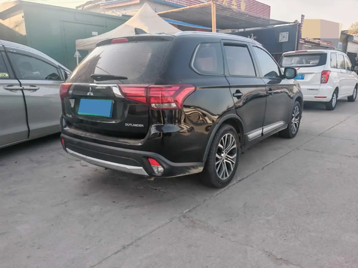 2018 Mitsubishi Outlander 2.0L 166HP L4 CVT,autocango,china used car exporter,china ev exporter,chinese used car exporter,chinese used ev exporter