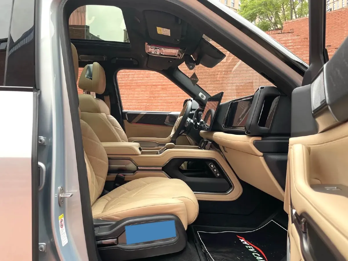 2025 FangChengBao Bao 8 2.0T 245HP L4 E-CVT PHEV 36.8KWH,autocango,china used car exporter,china ev exporter,chinese used car exporter,chinese used ev exporter