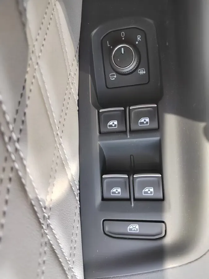 2023 Volkswagen Magotan 2.0T 186HP L4 7DCT,autocango,china used car exporter,china ev exporter,chinese used car exporter,chinese used ev exporter