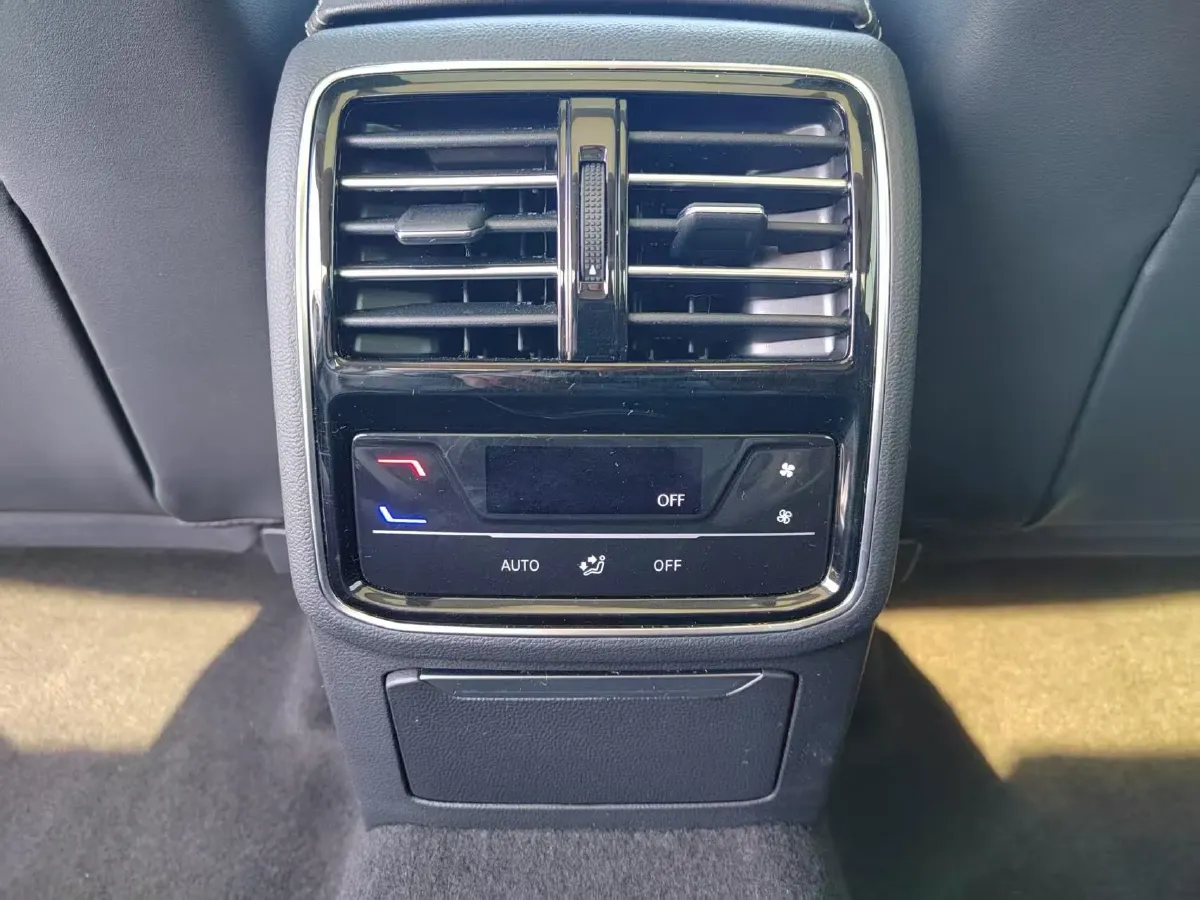 2023 Volkswagen Magotan 2.0T 186HP L4 7DCT,autocango,china used car exporter,china ev exporter,chinese used car exporter,chinese used ev exporter