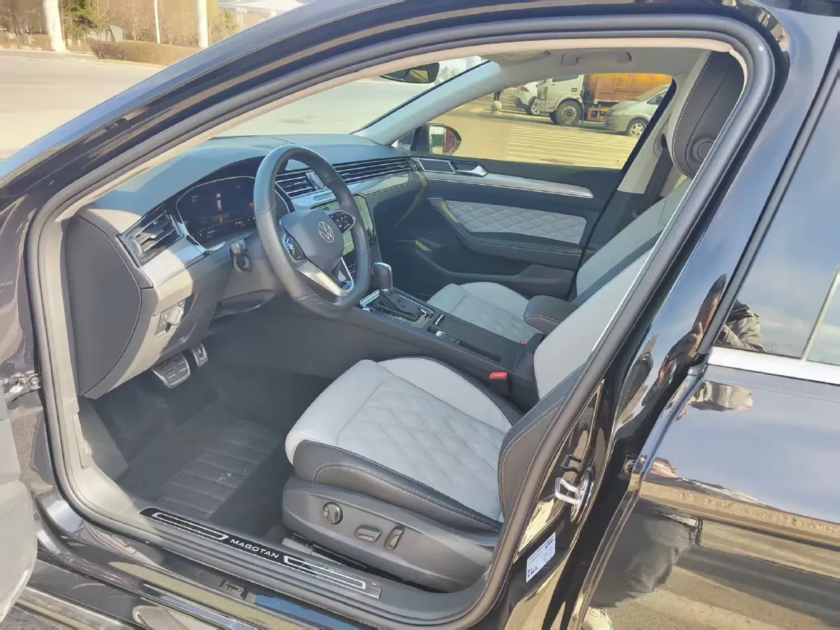 2023 Volkswagen Magotan 2.0T 186HP L4 7DCT,autocango,china used car exporter,china ev exporter,chinese used car exporter,chinese used ev exporter
