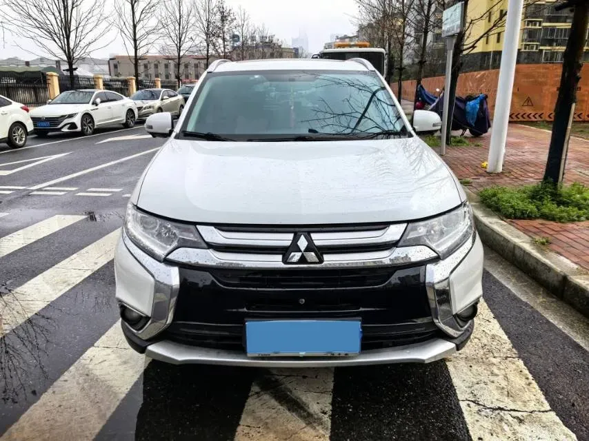 2018 Mitsubishi Outlander 2.0L 166HP L4 CVT,autocango,china used car exporter,china ev exporter,chinese used car exporter,chinese used ev exporter