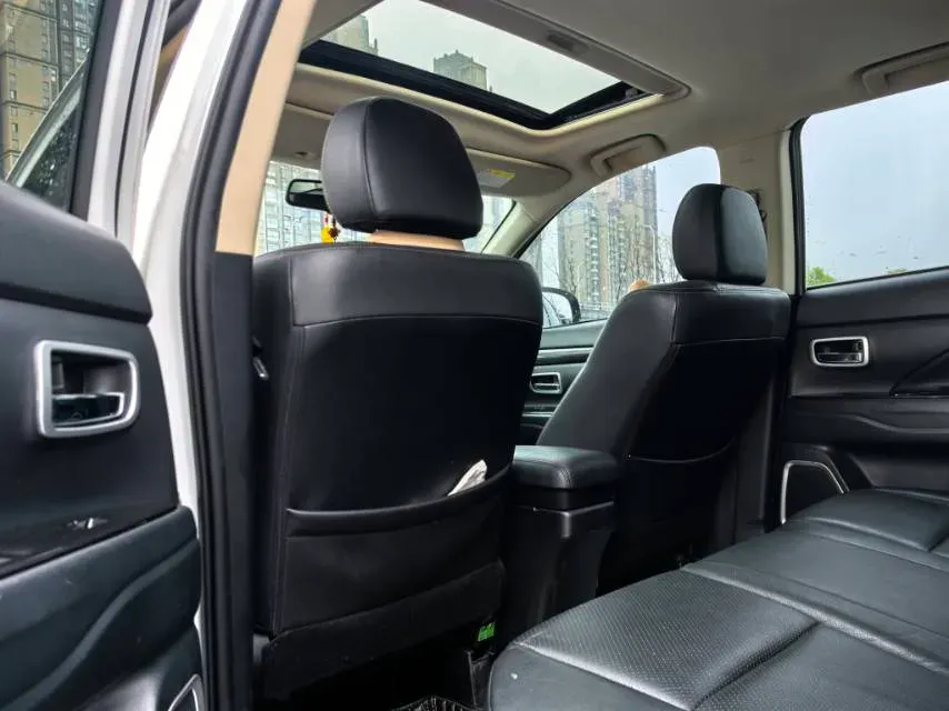 2018 Mitsubishi Outlander 2.0L 166HP L4 CVT,autocango,china used car exporter,china ev exporter,chinese used car exporter,chinese used ev exporter