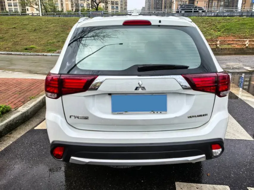 2018 Mitsubishi Outlander 2.0L 166HP L4 CVT,autocango,china used car exporter,china ev exporter,chinese used car exporter,chinese used ev exporter
