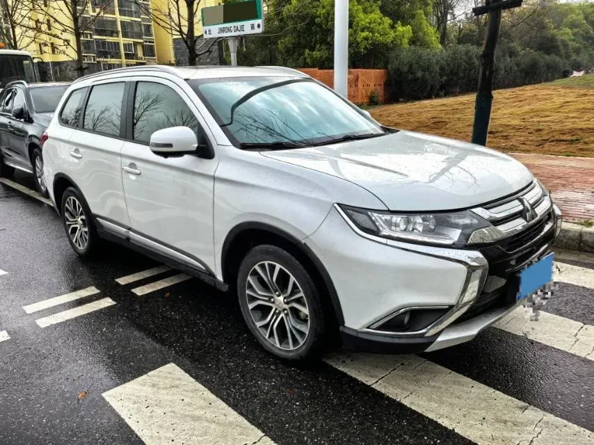 2018 Mitsubishi Outlander 2.0L 166HP L4 CVT,autocango,china used car exporter,china ev exporter,chinese used car exporter,chinese used ev exporter