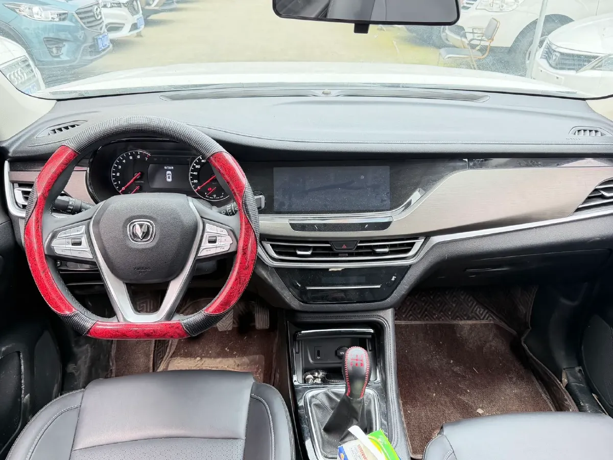 2021 ChangAn CS35 Plus 1.6L 128HP L4 5MT,autocango,china used car exporter,china ev exporter,chinese used car exporter,chinese used ev exporter