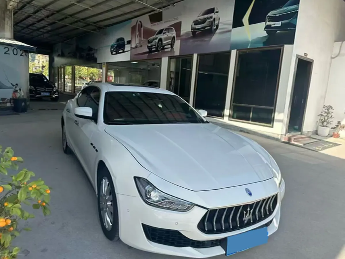 2021 Maserati Ghibli 2.0T 330HP L4 8AT,autocango,china used car exporter,china ev exporter,chinese used car exporter,chinese used ev exporter
