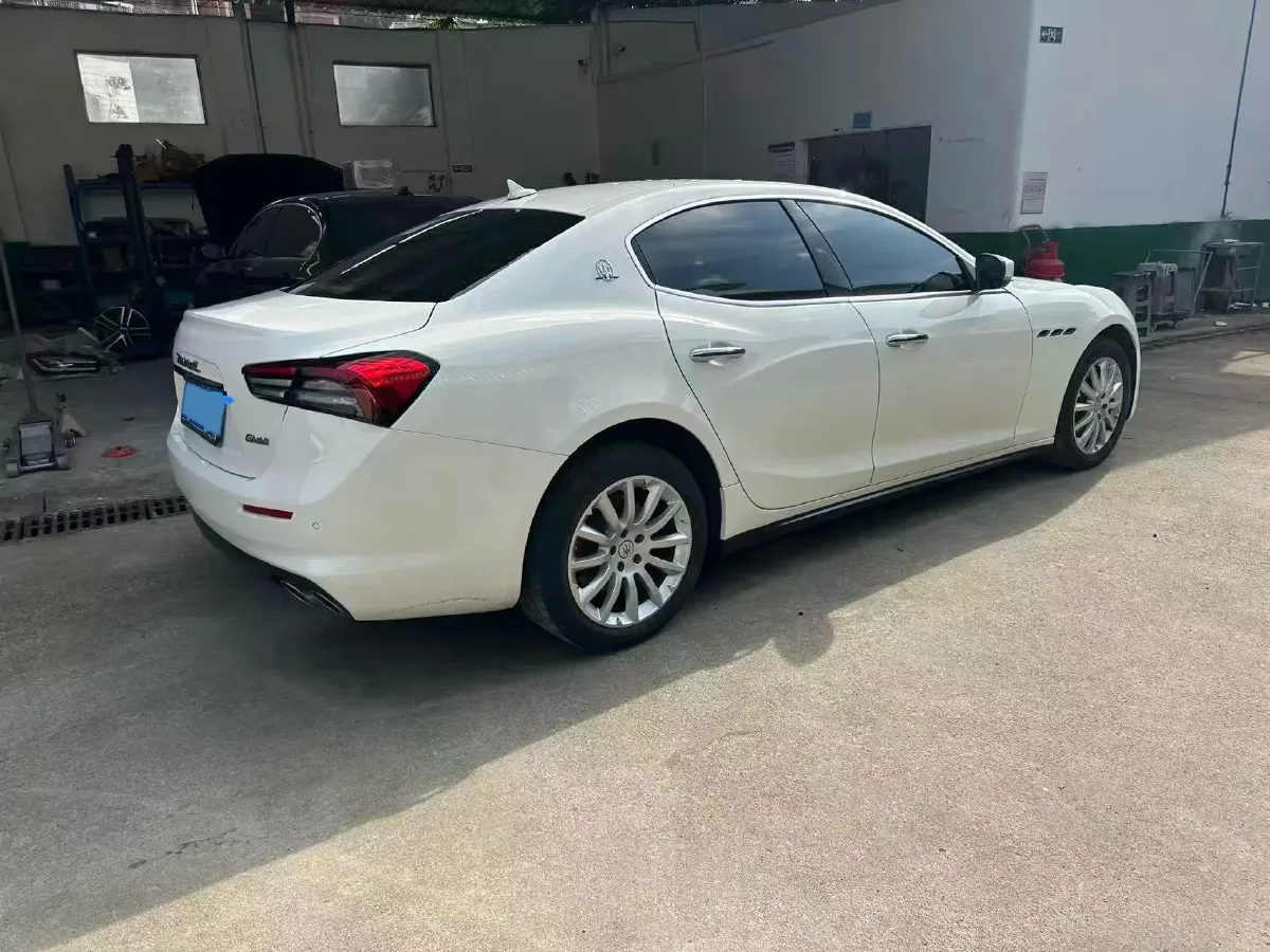 2021 Maserati Ghibli 2.0T 330HP L4 8AT,autocango,china used car exporter,china ev exporter,chinese used car exporter,chinese used ev exporter