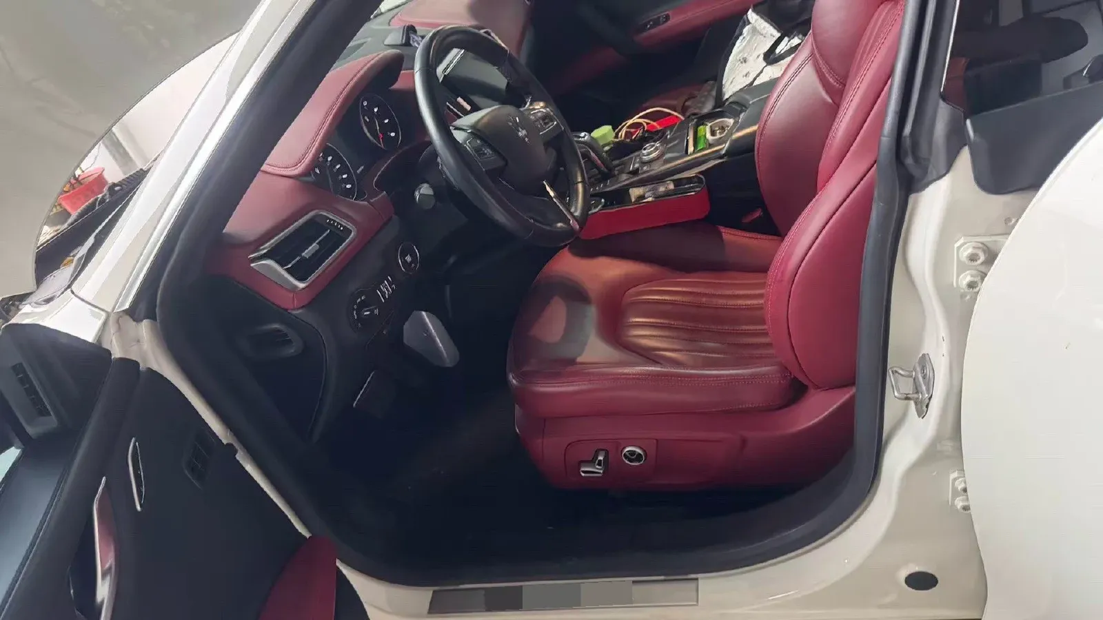 2021 Maserati Ghibli 2.0T 330HP L4 8AT,autocango,china used car exporter,china ev exporter,chinese used car exporter,chinese used ev exporter