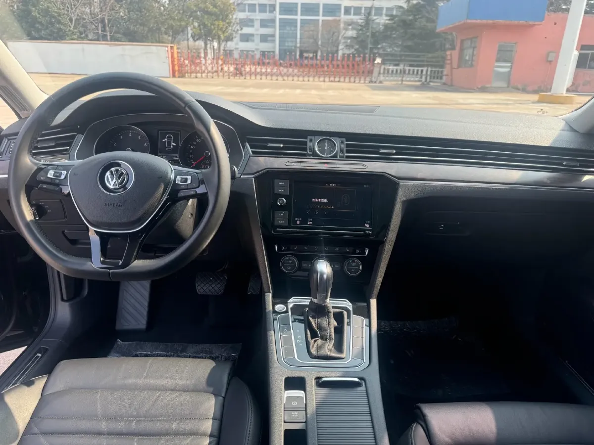 2019 Volkswagen Magotan 2.0T 186HP L4 7DCT,autocango,china used car exporter,china ev exporter,chinese used car exporter,chinese used ev exporter