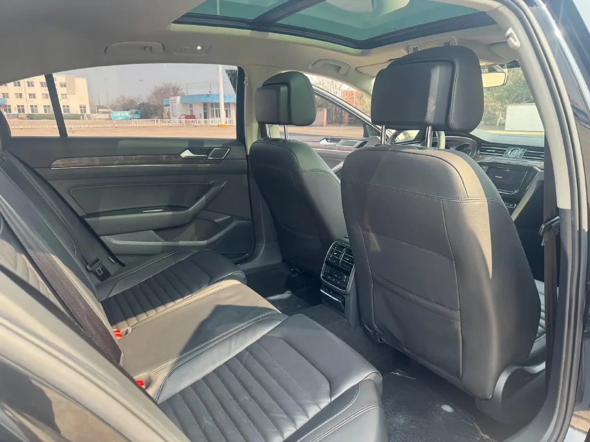 2019 Volkswagen Magotan 2.0T 186HP L4 7DCT,autocango,china used car exporter,china ev exporter,chinese used car exporter,chinese used ev exporter