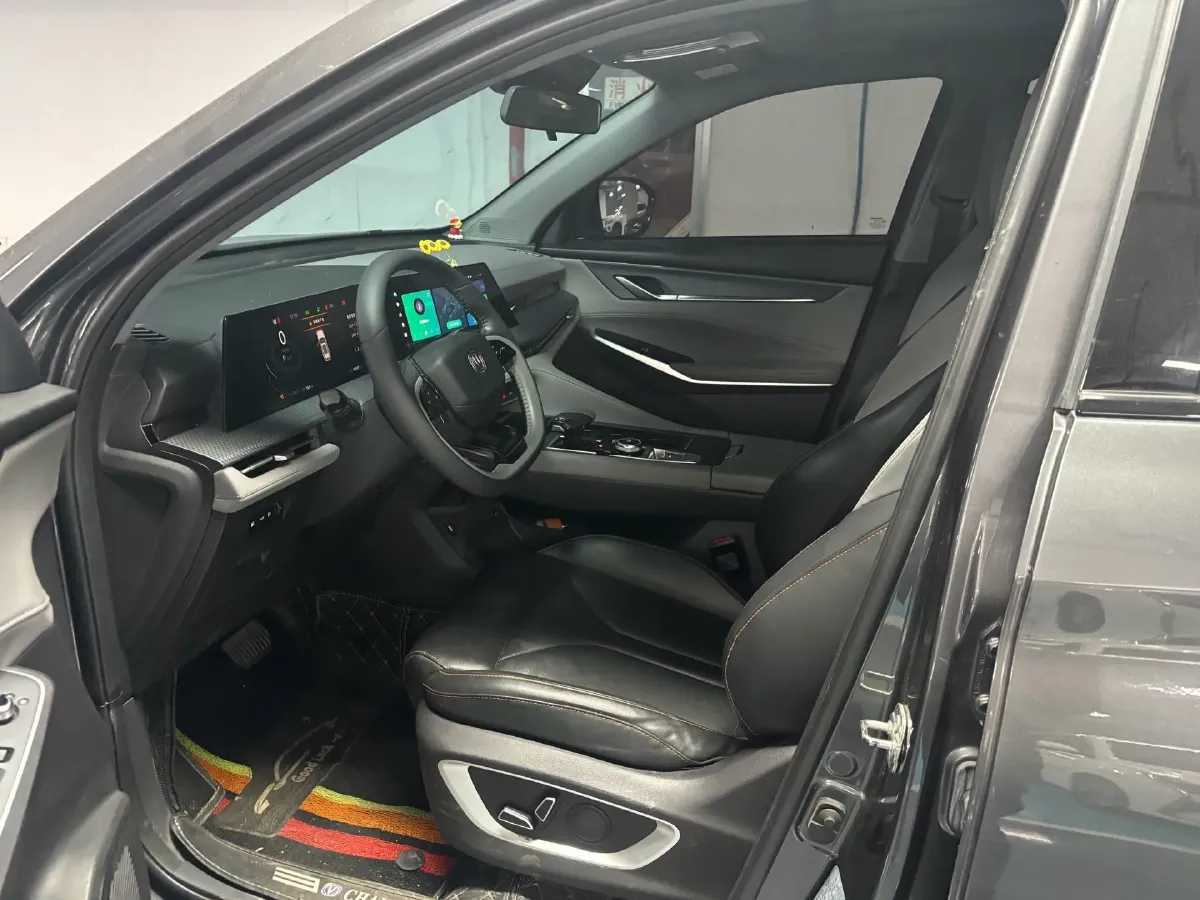 2022 ChangAn CS75 Plus 1.5T 188HP L4 8AT,autocango,china used car exporter,china ev exporter,chinese used car exporter,chinese used ev exporter