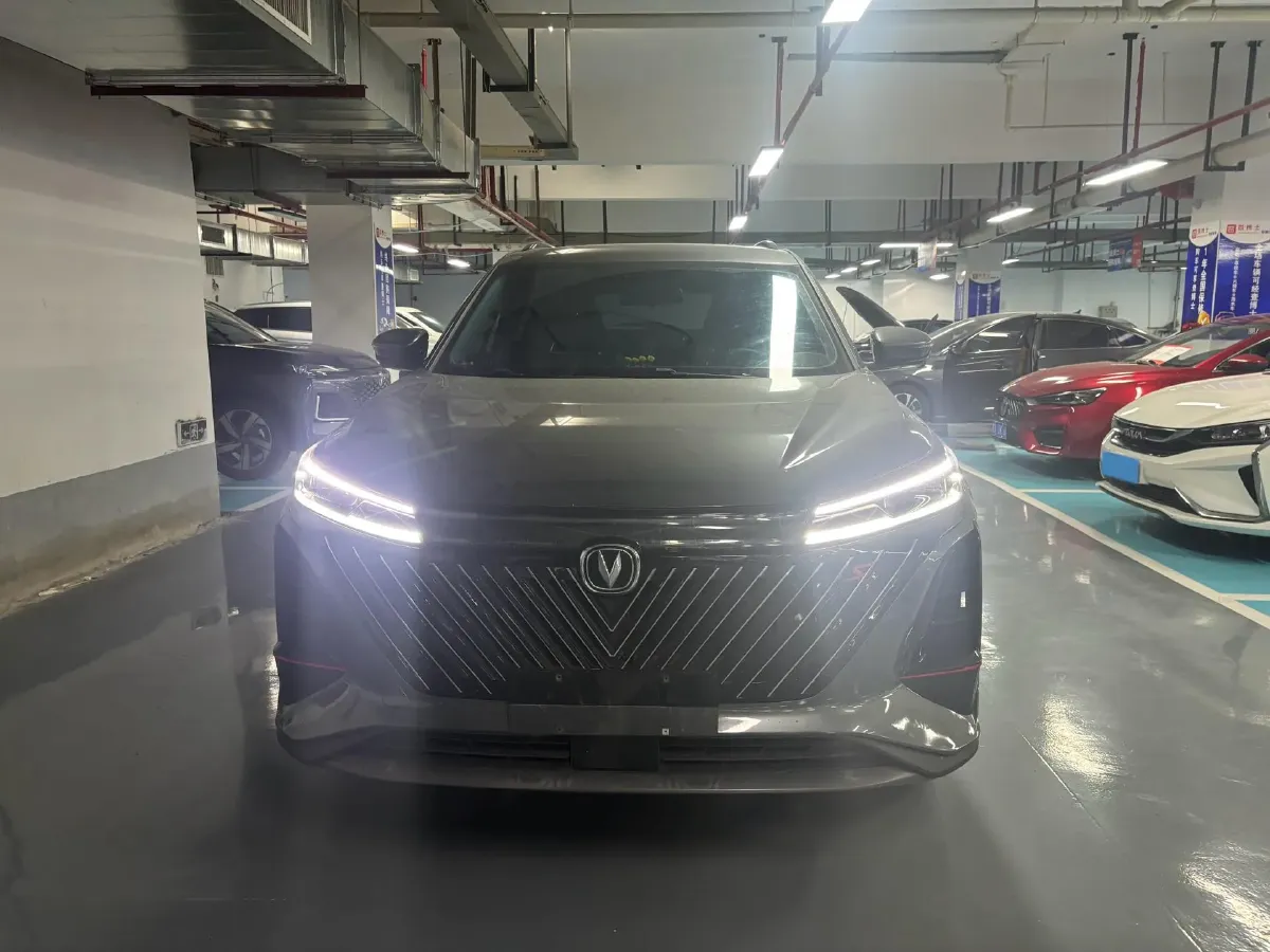 2022 ChangAn CS75 Plus 1.5T 188HP L4 8AT,autocango,china used car exporter,china ev exporter,chinese used car exporter,chinese used ev exporter