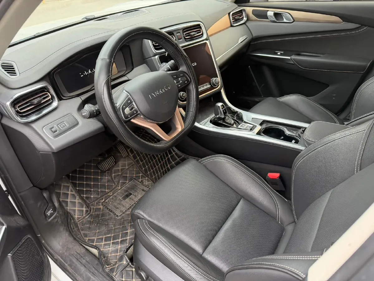 2019 Beijing BJ40 2.0T 218HP L4 6AT,autocango,china used car exporter,china ev exporter,chinese used car exporter,chinese used ev exporter